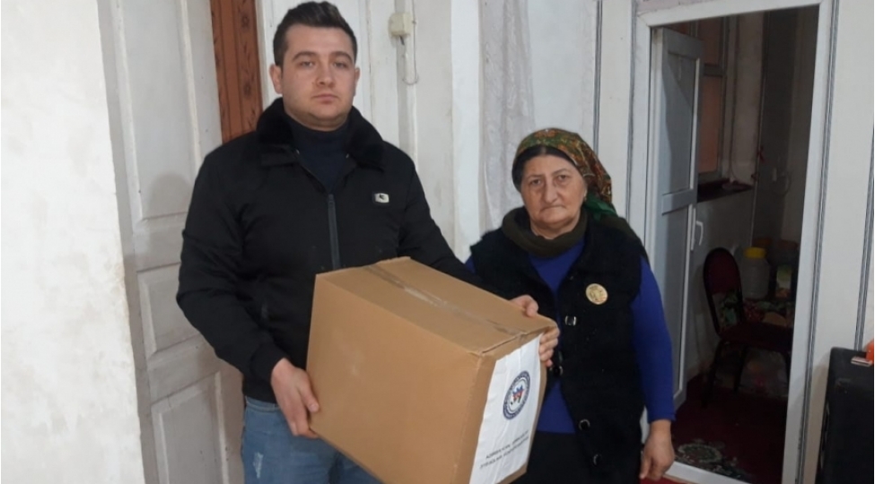 dashkesende-shehid-ailelerine-bayram-sovqati-paylanilib-foto