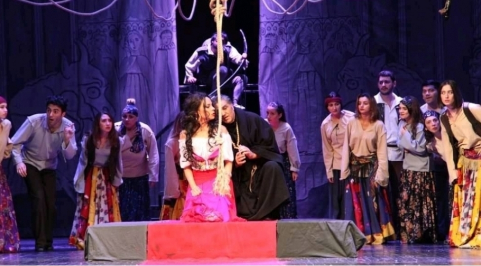 musiqili-teatr-paris-notr-dama-ithaf-tamashasini-gosterecek