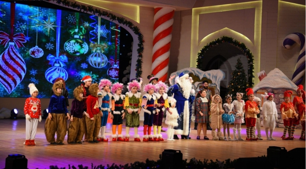 heyder-eliyev-sarayinda-ushaqlar-uchun-tamasha-kechirilib