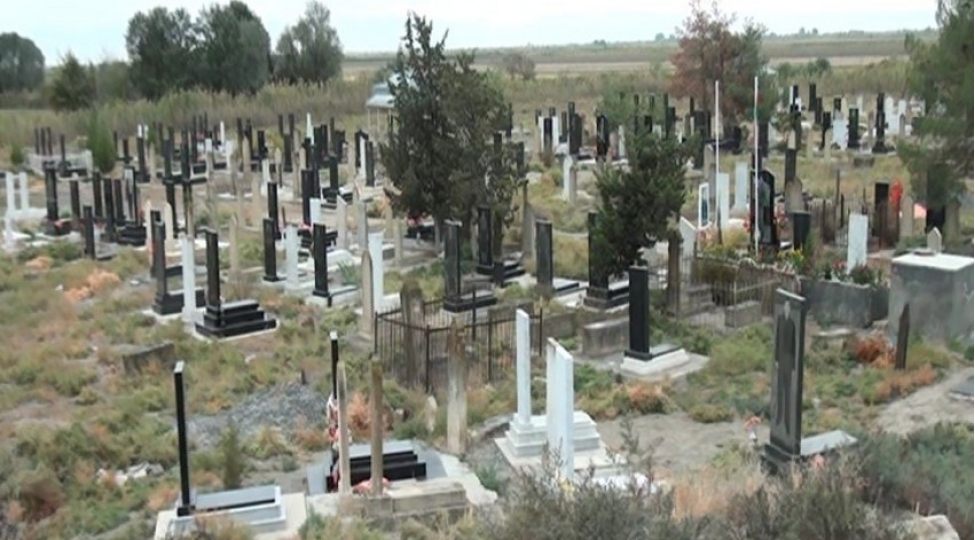 azerbaycanda-qedim-tarixi-abide-baximsiz-veziyyete-dushub-erazisi-zibilliye-chevrilib-foto