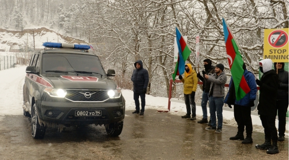 lachin-xankendi-yolu-sulhmeramlilarin-avtomobilinin-aksiya-yerinden-kechidi-temin-olunub