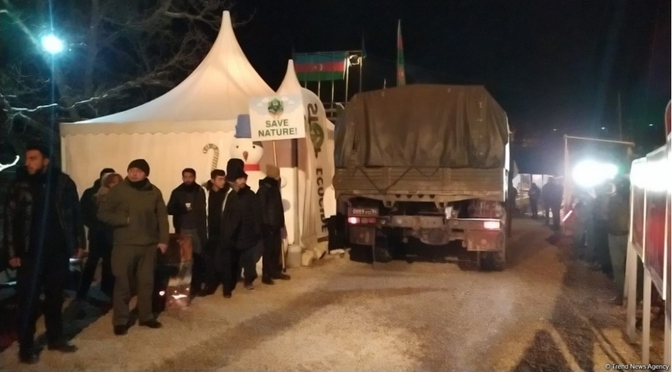 sulhmeramlilarin-daha-dord-avtomobili-aksiya-erazisinden-maneesiz-kechib