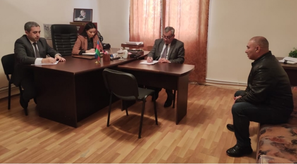 sebine-xasayeva-puta-qesebesinde-bir-qrup-vetendashi-qebul-edib-foto
