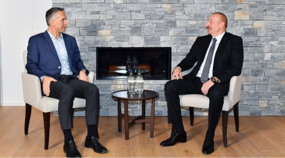 prezident-ilham-eliyev-davosda-signify-shirketinin-bash-icrachi-direktoru-ile-gorushub-yenilenibfoto