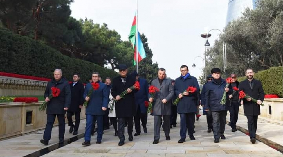 socar-in-kollektivi-shehidler-xiyabanini-ziyaret-edib-foto