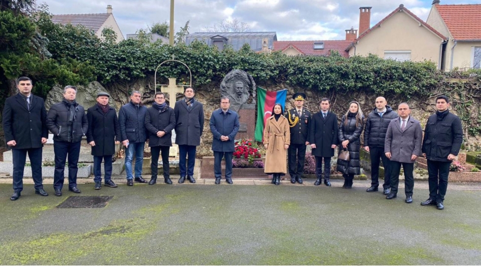 leyla-abdullayeva-elimerdan-bey-topchubashovun-mezarini-ziyaret-edib-foto