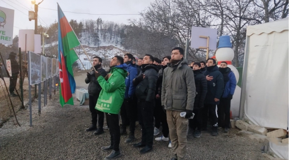 44-cu-gun-tebii-servetlerimizin-qanunsuz-istismarina-qarshi-kechirilen-dinc-aksiya-davam-edir