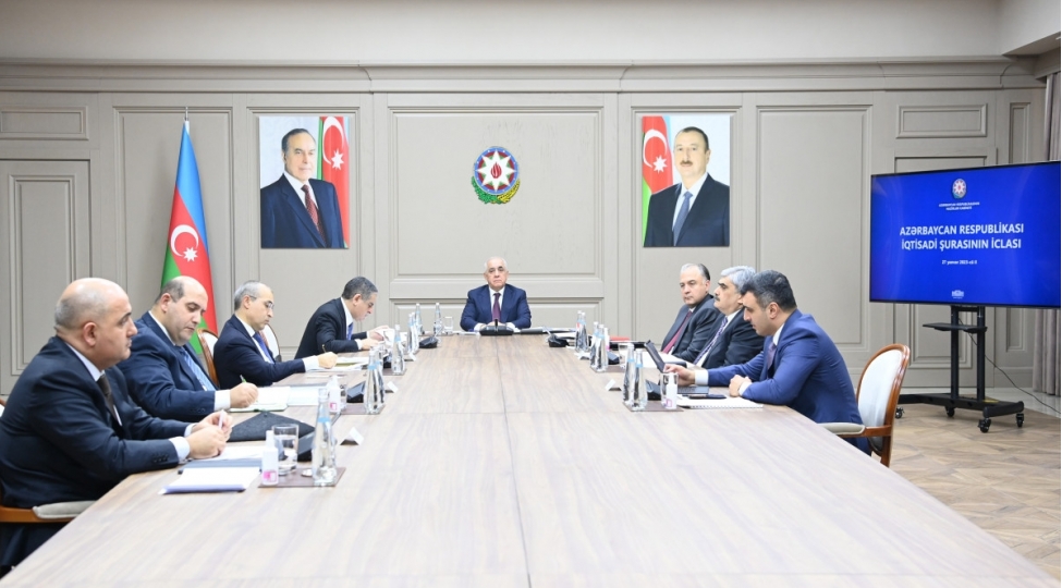 iqtisadi-shuranin-iclasi-kechirilib-qerarlar-qebul-olunub-ve-aidiyyeti-qurumlara-muvafiq-tapshiriqlar-verilib-foto