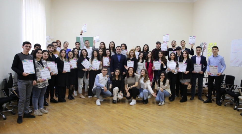 genc-sosial-ishchiler-uchun-tehsil-proqraminin-3-cu-movsumu-basha-chatib-foto