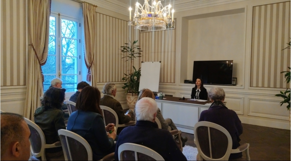parisde-sefir-leyla-abdullayeva-xarici-jurnalistler-uchun-metbuat-konfransi-kechirib-foto