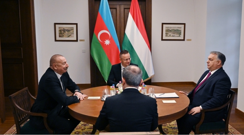 azerbaycan-prezidenti-ilham-eliyevin-macaristanin-bash-naziri-viktor-orban-ile-mehdud-terkibde-gorushu-olub-foto