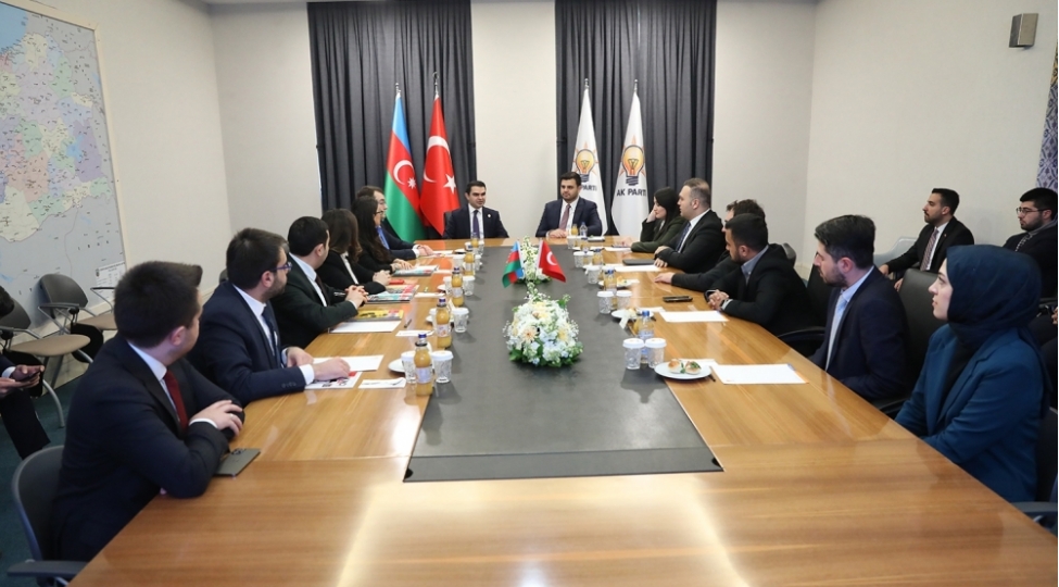 yap-gencler-birliyi-ve-ak-parti-genclik-qollari-arasinda-gorush-kechirilib-foto