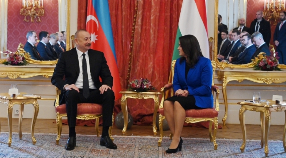 azerbaycan-prezidenti-ilham-eliyevin-macaristan-prezidenti-katalin-novak-ile-genish-terkibde-gorushu-olub-fotoyenilenib