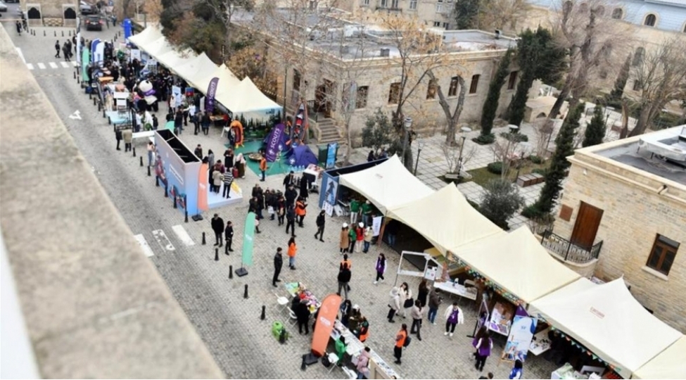 icherisheherde-gencler-yarmarkasi-sergisi-teshkil-edilib-foto