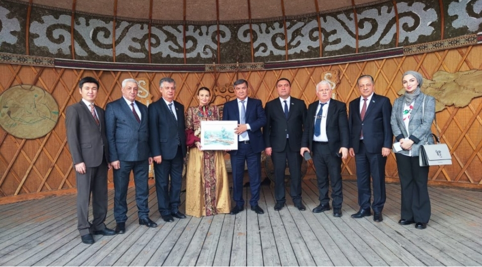 azerbaycanli-deputatlar-qirgizistanda-resmi-seferdedir