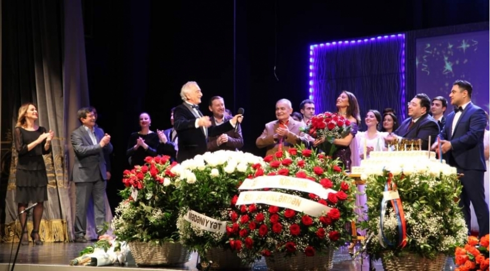 polad-bulbuloglu-ad-gununu-sehnede-qeyd-edib