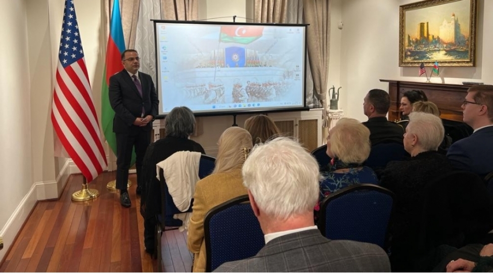 absh-da-shushanin-daglari-bashi-dumanli-bedii-senedli-filminin-teqdimati-kechirilib