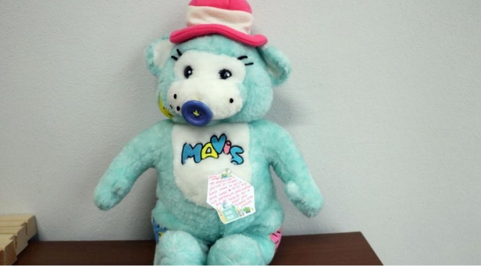 ona-verilen-oyuncagi-23-il-sonra-zelzele-bolgesindeki-ushaqlara-gonderdi-foto