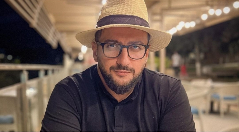 novbeti-mahnisini-zelzele-qurbanlarina-hesr-etdi-video