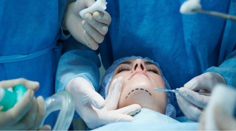 ugursuz-plastik-emeliyyatin-qurbani-olan-meshhurlar