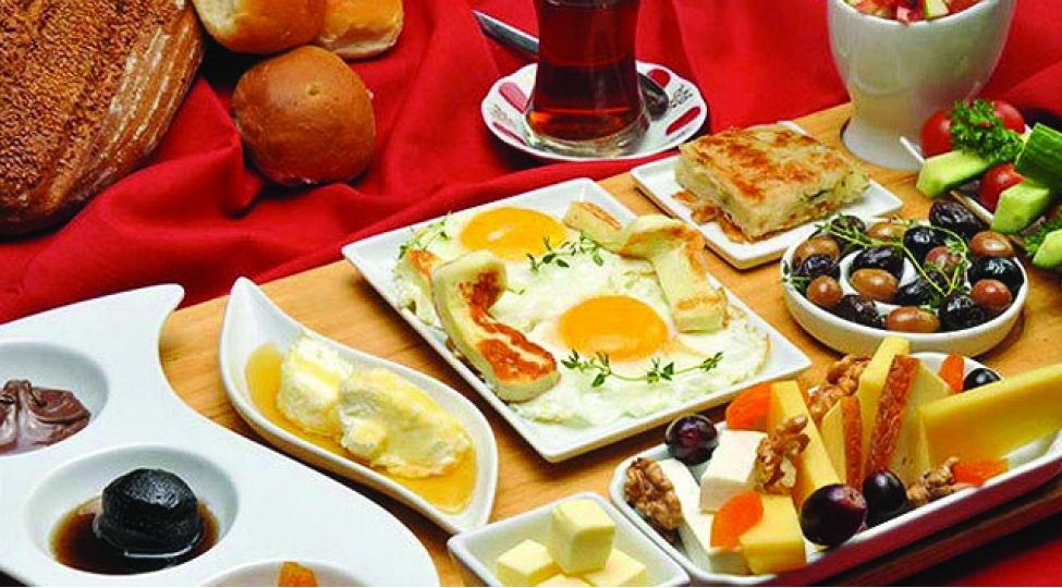 seher-ozun-ye-gunorta-dostuna-ver-axsham-dushmenine-mesleheti-yanlish-imish