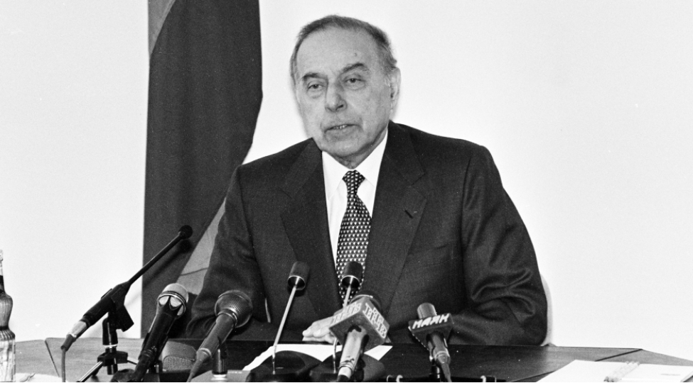 nizami-irsinin-oyrenilmesi-ve-tebliginde-heyder-eliyevin-evezsiz-rolu