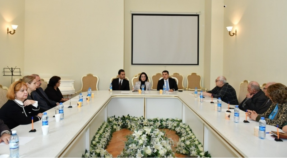 adil-kerimli-bestekarlar-ittifaqinin-kollektivi-ile-gorushub