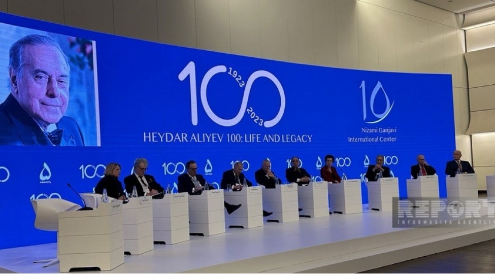 albaniya-prezidenti-heyder-eliyevin-dunyanin-siyasi-liderleri-arasinda-xususi-chekisi-olub