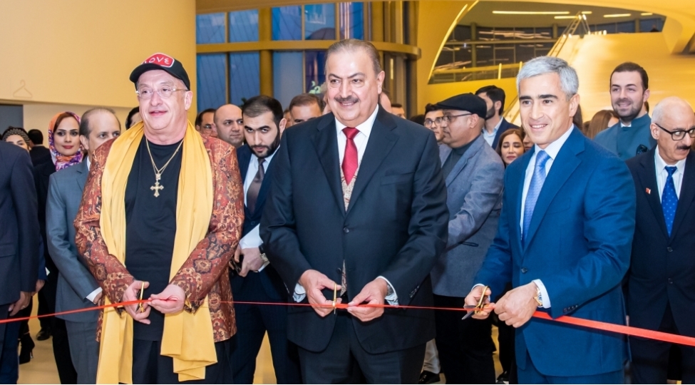 heyder-eliyev-merkezinde-behreynli-ressam-rashid-al-xelifenin-ilk-qigilcim-sergisinin-achilishi-olub-foto