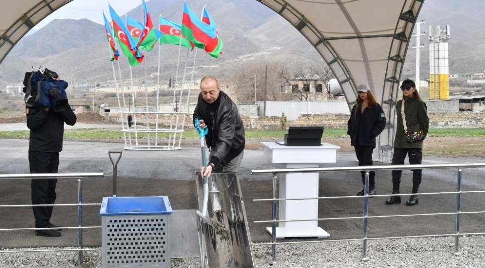prezident-ilham-eliyev-suqovushanda-yashayish-mehellesinin-temelqoyma-merasiminde-ishtirak-edib-yenilenib
