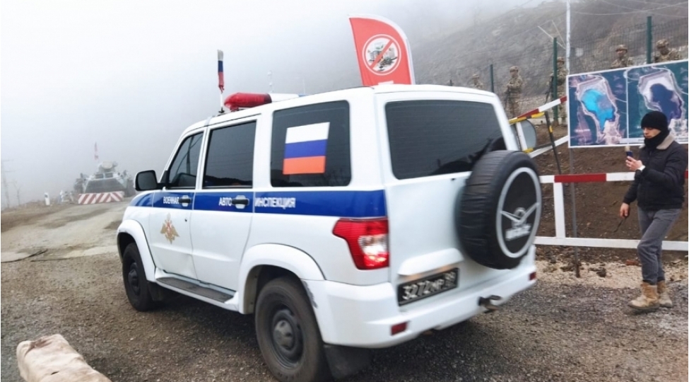 sulhmeramlilarin-avtomobilleri-aksiya-erazisinden-maneesiz-kechib