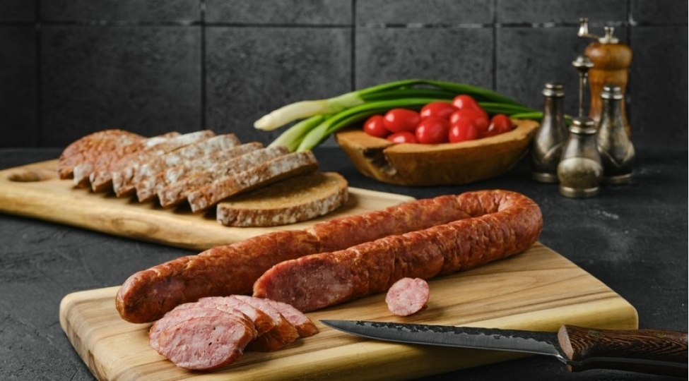 azerbaycanda-kolbasa-istehsali-5-artib