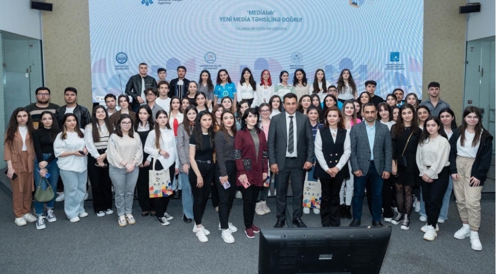 medialab-layihesi-cherchivesinde-ali-tehsil-muessiselerinin-telebeleri-uchun-infosessiya-kechirilib-foto