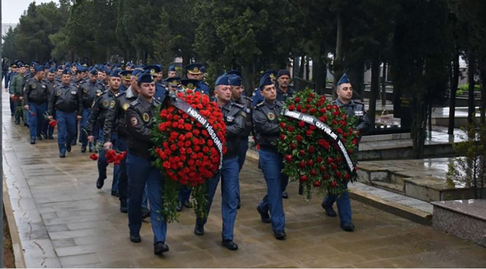 aprel-shehidlerinin-xatiresi-anilib-foto