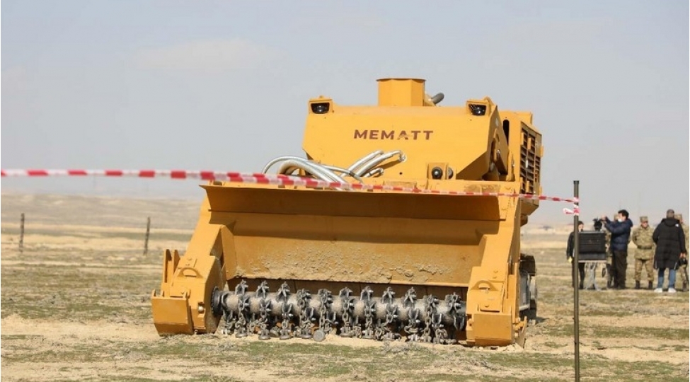 indiyedek-azerbaycana-20-mematt-minatemizleyen-mashin-tehvil-vermishik-turkiye-mn