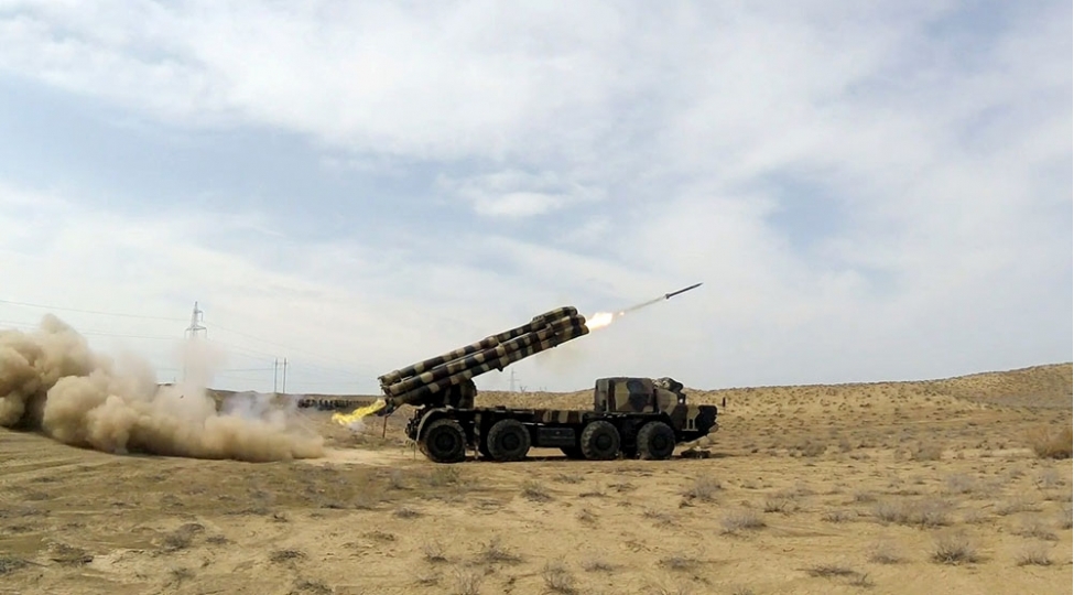 raket-ve-artilleriya-qoshunlarinin-bolmelerinde-doyush-atishli-taktiki-telimler-kechirilib