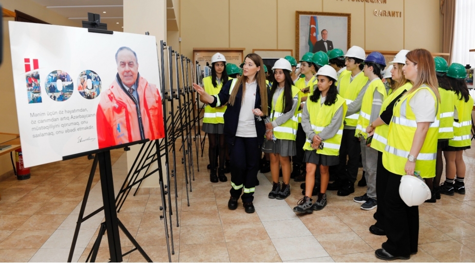 shagirdler-uchun-socar-in-heyder-eliyev-adina-neft-emali-zavoduna-tur-teshkil-olunub-foto