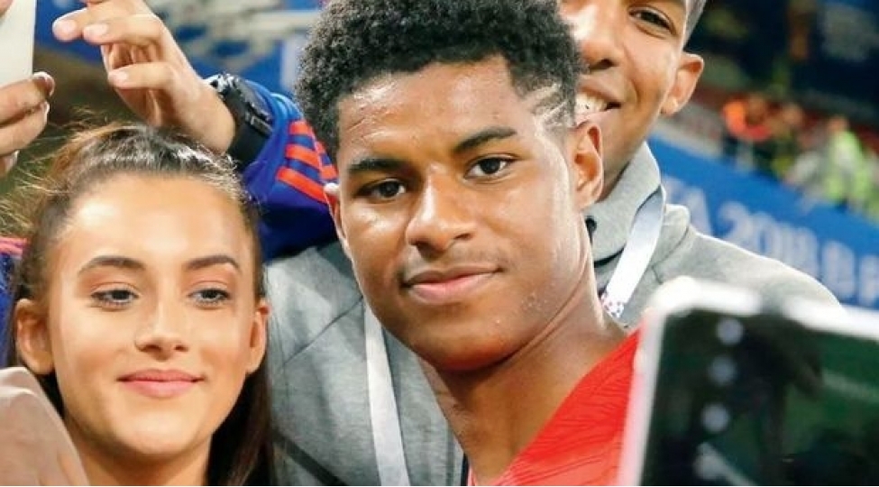 meshhur-futbolchu-nishanlisi-uchun-boeing-737ni-icareye-goturub