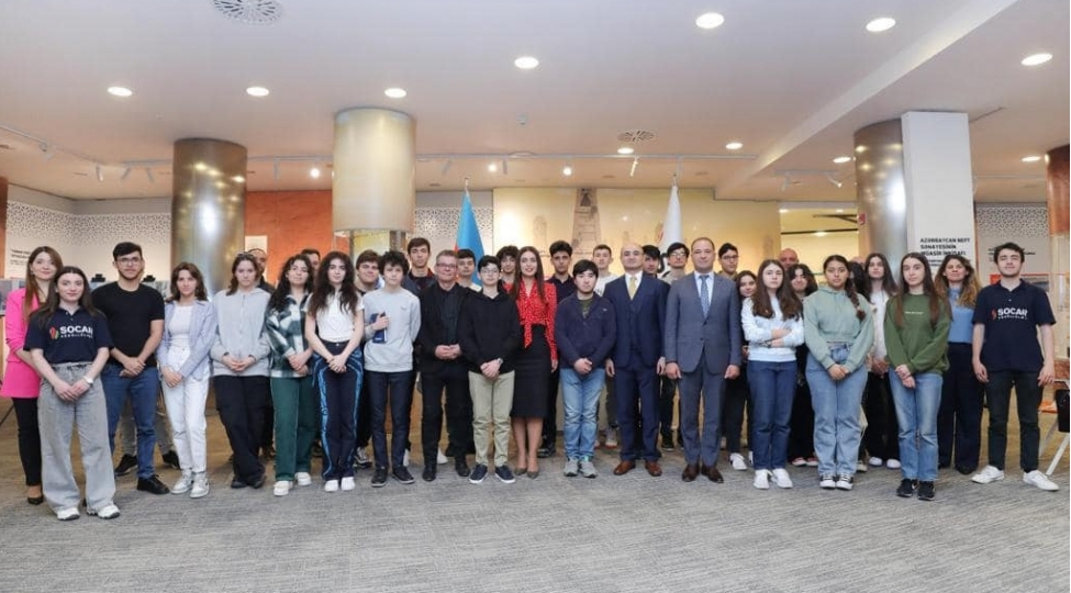 baki-fransiz-liseyinin-shagirdleri-uchun-socar-towerde-tedbir-teshkil-olunub-foto