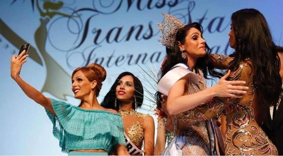 gozellik-heqiqetenmi-ondur