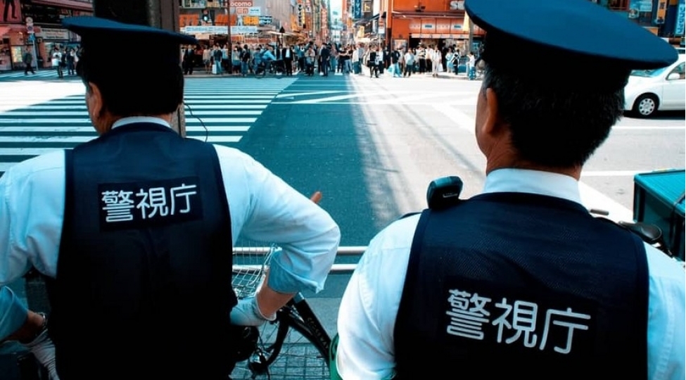 60-il-suruculuk-vesiqesi-olmadan-avtomobil-idare-edib