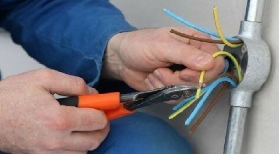 goranboyda-yeniyetmeni-elektrik-cereyani-vuraraq-oldurub