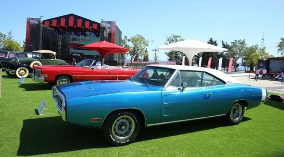 aaf-formula-1in-fan-zonasinda-klassik-avtomobillerin-sergisini-kechirir-foto