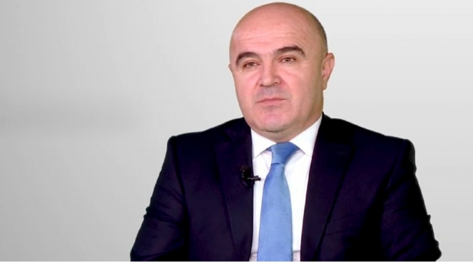 gomruk-prosedurunun-sadeleshdirilmesi-olke-iqtisadiyyatina-effektiv-tesir-gosterecek-eldeniz-emirov