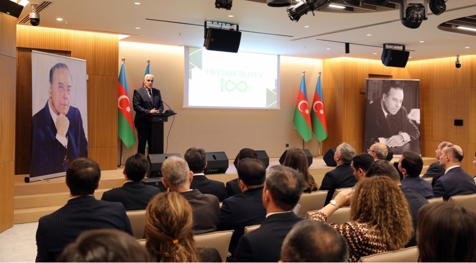 azerbaycanin-muasir-tarixi-ulu-onder-heyder-eliyevin-adi-ile-baglidir-foto