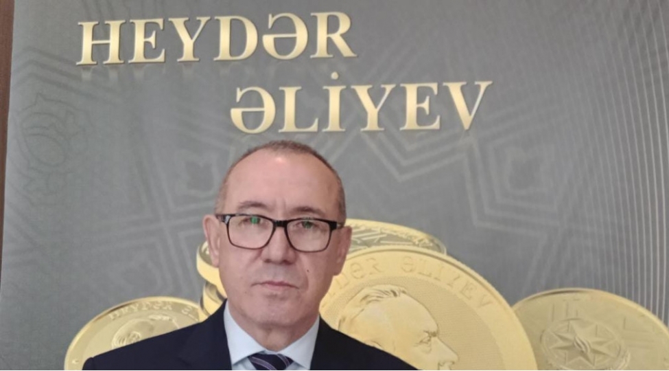 yerli-qizildan-hazirlanmish-pul-nishanlarini-her-kes-ala-bilecek-amb-nin-bash-direktoru