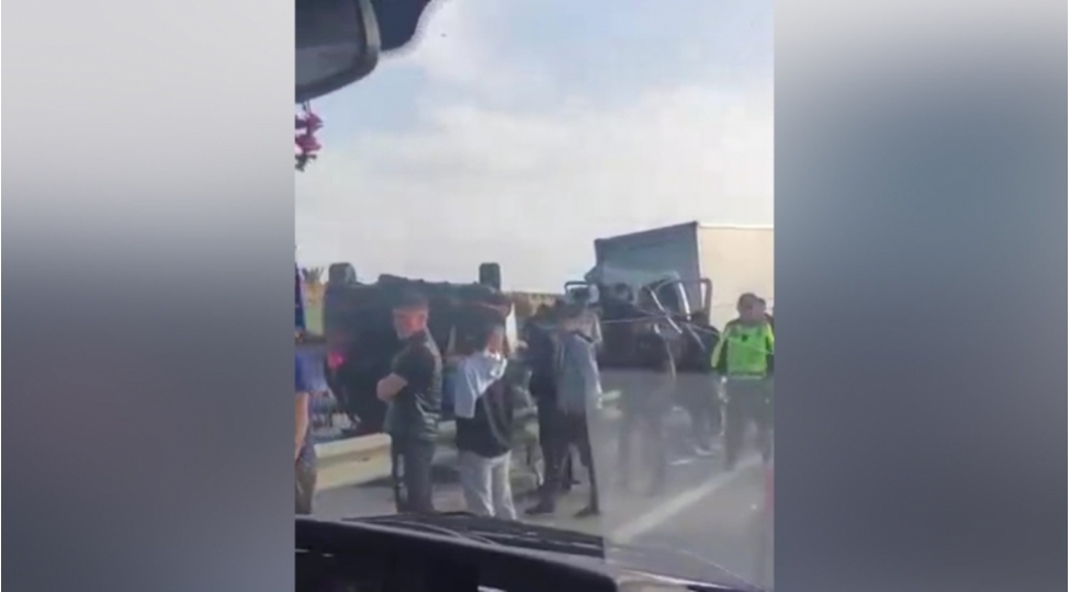 baki-elet-yolunda-qeza-bash-verib