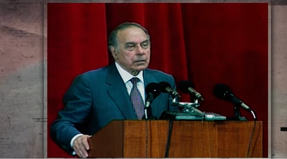 ictimai-televiziya-umummilli-lidere-hesr-olunmush-qrossmeyster-senedli-filminin-numayishine-bashlayib-video