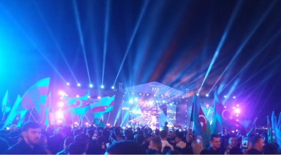 bakida-heyder-eliyevin-100-illik-yubileyi-ile-elaqedar-ateshfeshanliq-olub