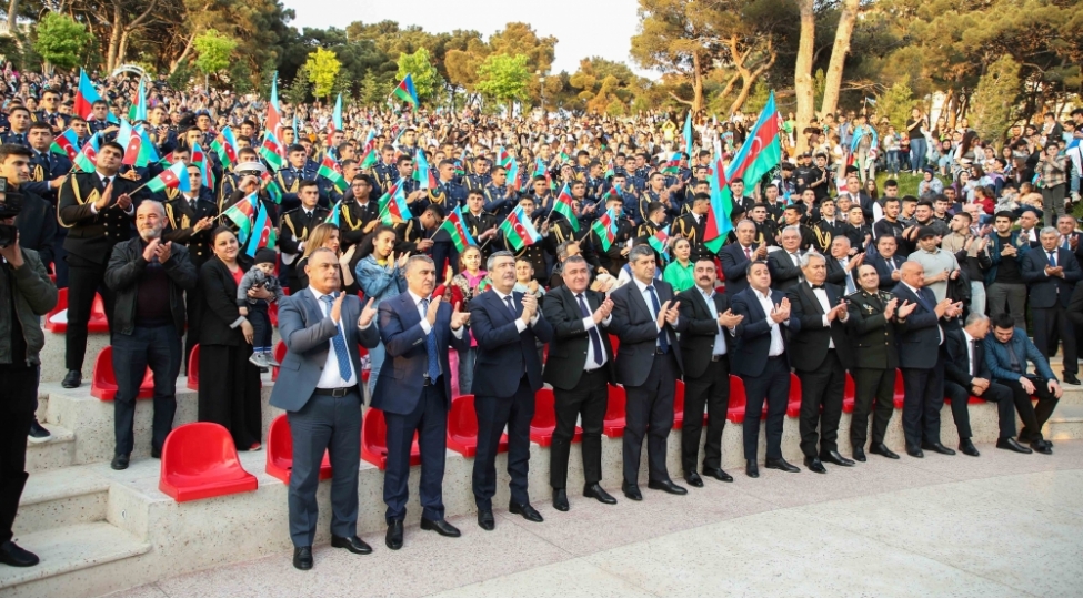 xetaide-umummilli-liderin100-illik-yubileyine-hesr-olunmush-mohteshem-konsert-proqrami-teshkil-olunub-foto